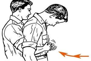 نجات زن چینی توسط دختر بچه با انجام مانور هایملیخ/ ویدئو
