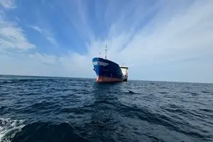یک فروند کشتی نفتکش حامل ۶ میلیون لیتر گازوئیل قاچاق در سواحل دریای عمان توقیف شد/ این کشتی ۱۸ خدمه از اتباع کشور‌های هند، سریلانکا و بنگلادش دارد