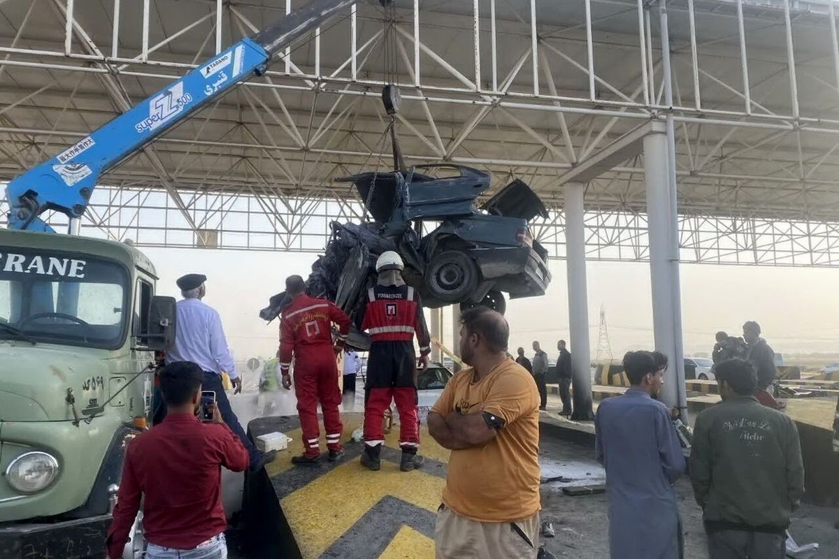 تصادف خودروی کارگران مزرعه در مشهد ۶ کشته برجا گذاشت تصادف خودروی کارگران مزرعه در مشهد ۶ کشته برجا گذاشت
