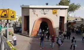آوازخوانی جوانی خوش‌صدا در متروی تجریش تهران/ ویدئو

