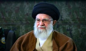 سفر در زمان؛ رهبر انقلاب در جمع نیروهای صنعت موشکی سپاه سال ۶۵ 