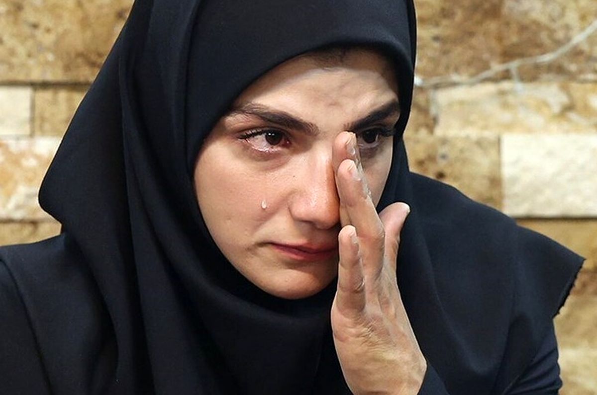 اهدای مدال بانوی مدالآور کشتی آلیش به شهید طهرانی مقدم
