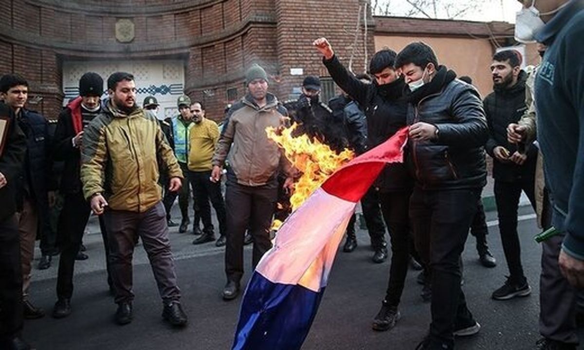 تجمع اعتراضی برگزار شد / «خانه همجنسبازان» در تهران!/ تصاویر