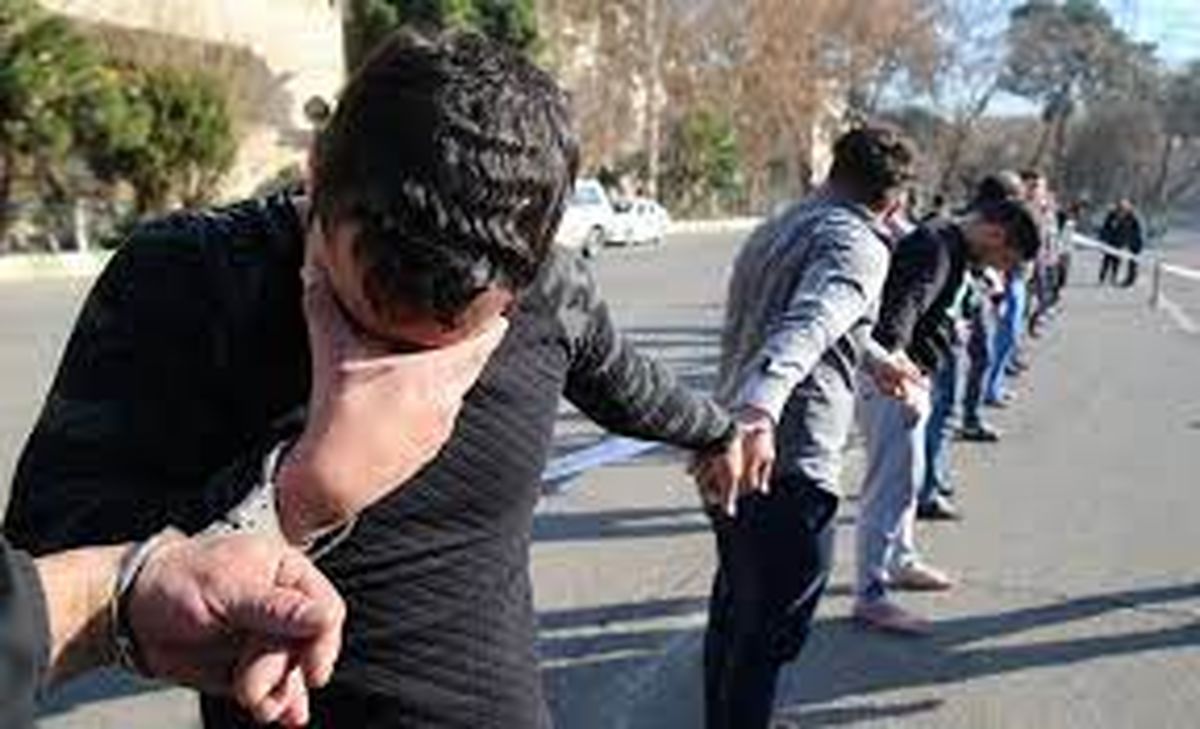 سارقان، زیر گیوتین امنیت