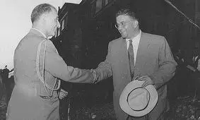 آیا هیئت همراه دکتر مصدق در آمریکا جاسوس داشت؟
