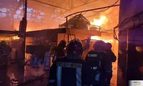 آتش به جان انبار چوبی در مشهد افتاد/ ویدئو