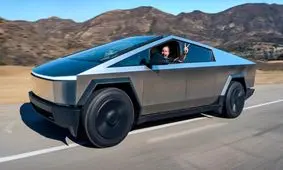 خودرو تسلا ایلان ماسک در اراضی عباس‌آباد تهران!/ عکس