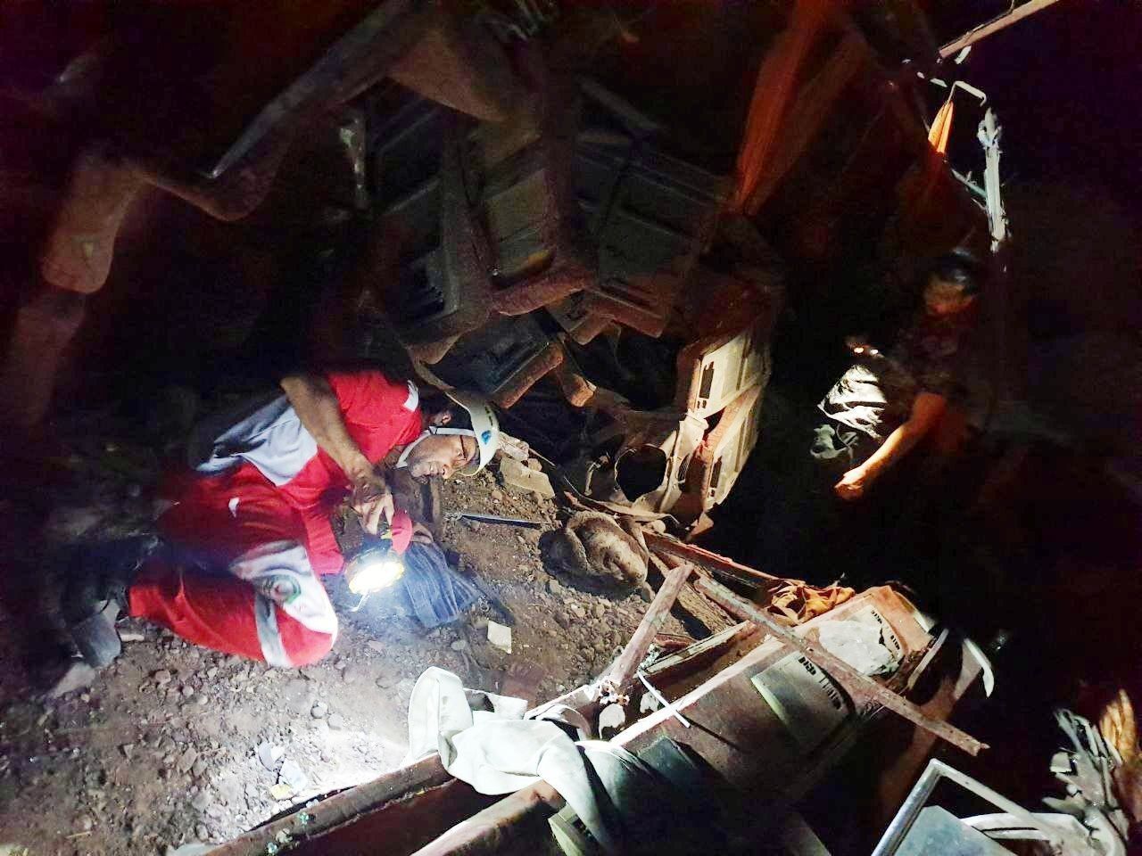 واژگونی اتوبوس مسافربری در زاهدان/۱۰ نفر مصدوم و ۲ نفر جانباختند