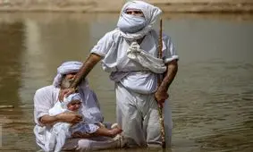 غسل تعمید کودکان آیین مندایی در اهواز/ عکس
