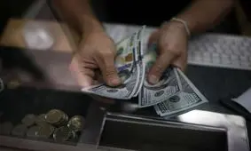 ادامه روند صعودی نرخ دلار در بازار و مرکز مبادله

