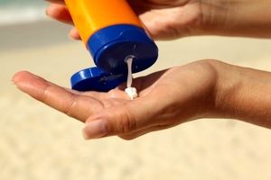 استفاده از کرم های ضد آفتاب‌ ضروری است؟