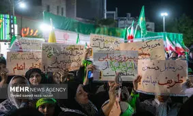 روی پلاکاردهای تجمعات خیابانی، خبرهای دروغ و تحلیل‌های تزریق‌شده از اتاق عملیات دشمن دیده می‌شود/ برخی از «انجام تکلیف برای ایران» رسیده‌اند به «تعیین تکلیف برای وطن»