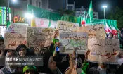 روی پلاکاردهای تجمعات خیابانی، خبرهای دروغ و تحلیل‌های تزریق‌شده از اتاق عملیات دشمن دیده می‌شود/ برخی از «انجام تکلیف برای ایران» رسیده‌اند به «تعیین تکلیف برای وطن»