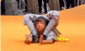 این دختر کوچک استاد کونگ‌فو شائولین است/ ویدئو