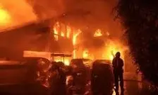 آتش سوزی بزرگ خانه مرد یزدی که 1500 لیتر بنزین ذخیره داشت/ ویدئو