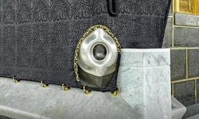 ماجرای دزدیده شدن حجرالاسود؛ روایتی از تلخ‌ترین واقعه تاریخ کعبه
