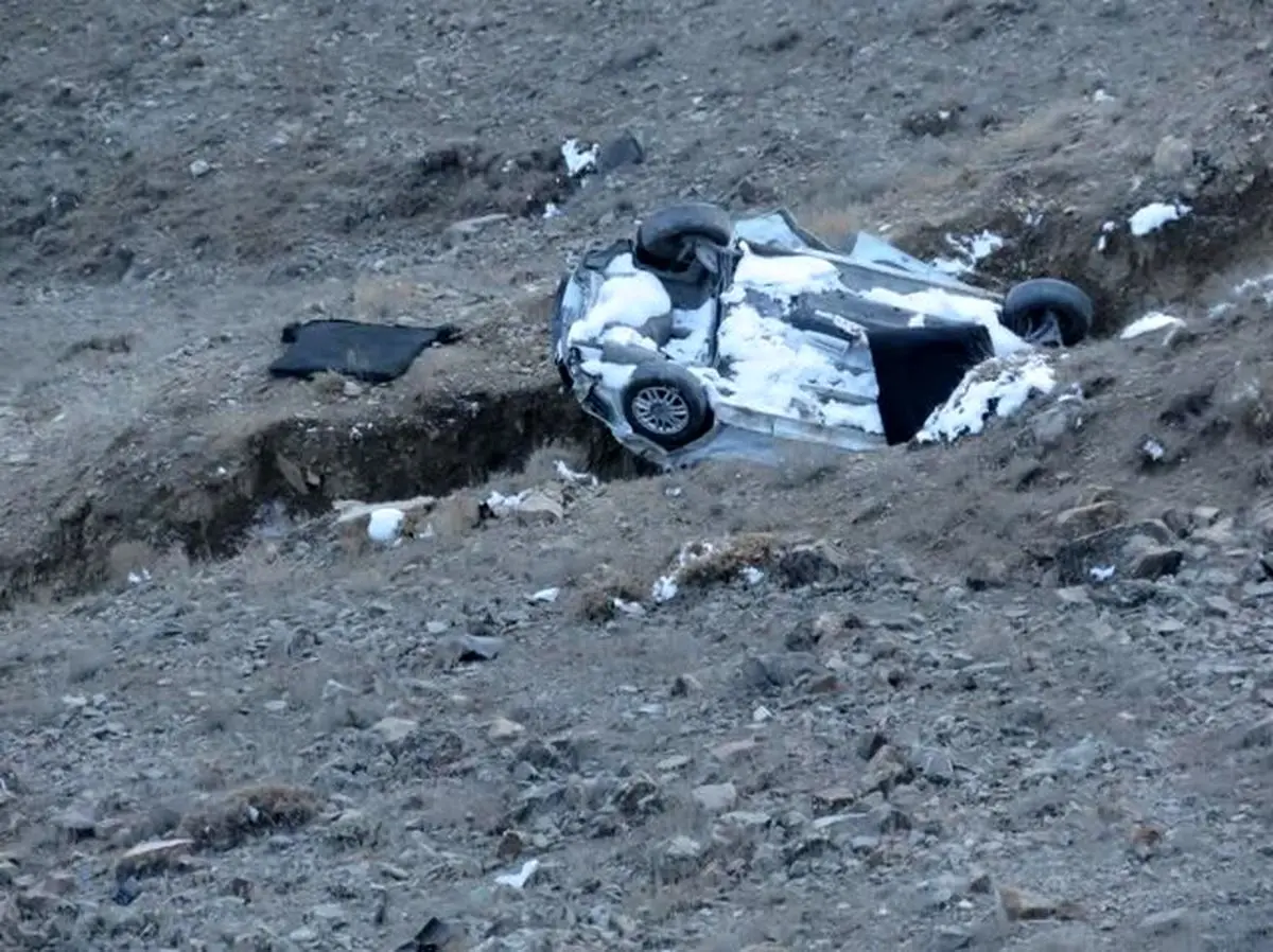 سقوط «دنا» به دره در جاده چالوس/ ۳ نفر کشته شدند