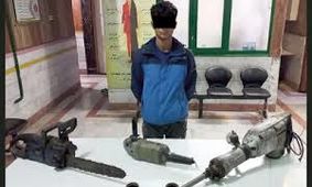 پلیس، آپاچی سوار نقابدار را از روزنه«دیوار »بیرون کشید