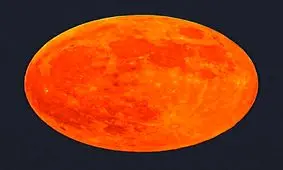  علت قرمزی ماه هنگام ماه‌گرفتگی چیست؟
