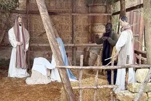 یک فراری در میان مجسمه مسیح پنهان شد