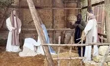 یک فراری در میان مجسمه مسیح پنهان شد