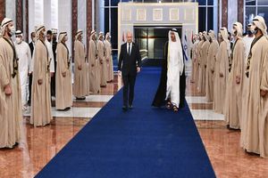نخست وزیر اسرائیل در بدو ورود به ابوظبی: خواهان توسعه روابط با امارات هستیم