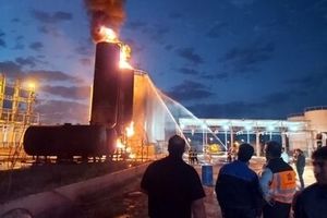 آتش سوزی مخازن پالایش میعانات نفتی در آشتیان