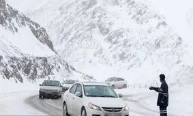 برف و کولاک جاده چالوس و آزادراه تهران-شمال را مسدود کرد

