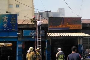 آتش‌سوزی تعمیرگاه خودرو در شرق تهران/ سوختن ۳ سمند در آتش