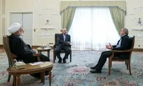 تجمع کنندگان دیروز با عبور از ظریف، حتی سران قوا را متهم به کودتا علیه نظام کردند/ نماینده آنها: اگر حرف ظریف درست باشد سران قوا را به عنوان عناصر کودتاچی زیر پاهایمان له خواهیم کرد!/ ویدئو

