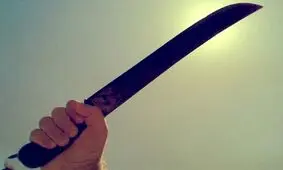 حمله خونین 2 اوباش قداره کش به مغازه مرد تهرانی در میدان امام حسین (ع) /ویدئو
