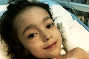 هواپیمای ارتش این دختر بچه را از مرگ نجات داد / زهرا کوچولو کیست؟ + عکس