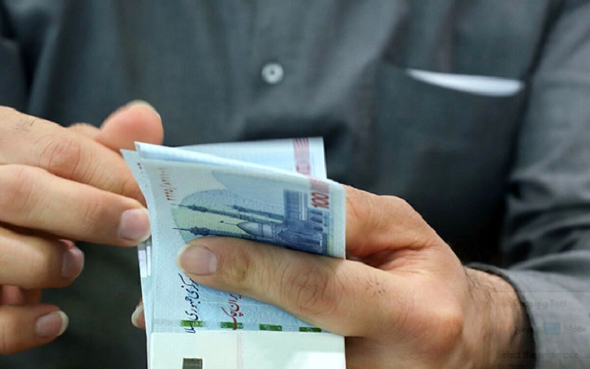 حداقل دستمزد از دلار و تورم جا ماند؛ سنت شکنی در افزایش حقوق