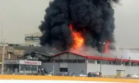 آتش‌سوزی گسترده در یک واحد تولیدی در آذربایجان‌شرقی