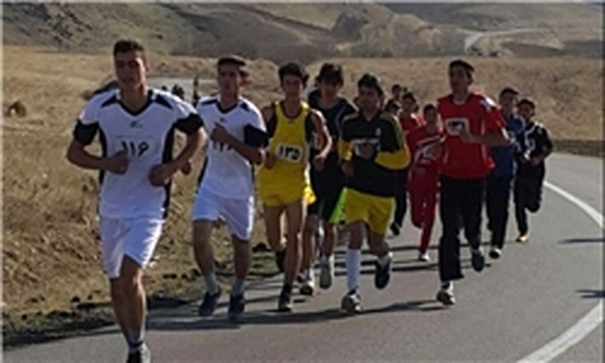 همدان قهرمان دوی صحرانوردی کشور شد