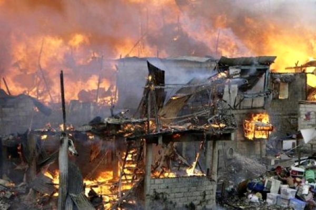 آتش سوزی در مرکز تجاری فیلیپین/ 37 نفر در آتش محبوس شدند