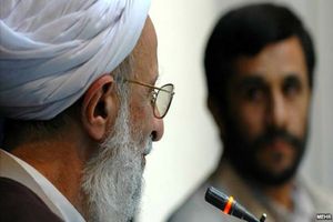 آیت الله مصباح به درخواست احمدی نژاد از قدرت کنار کشید
