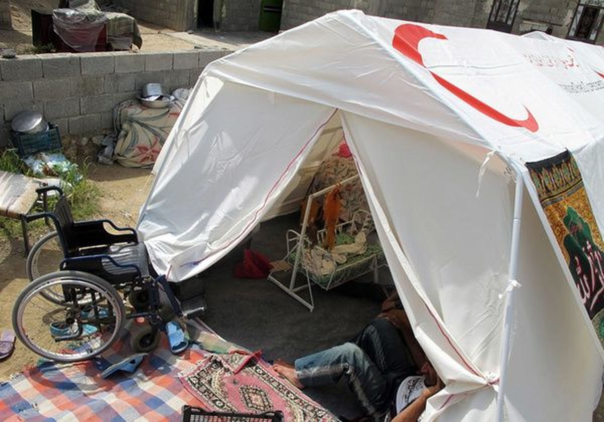 آغاز توزیع چادر در مناطق زلزلهزده کوهبنان