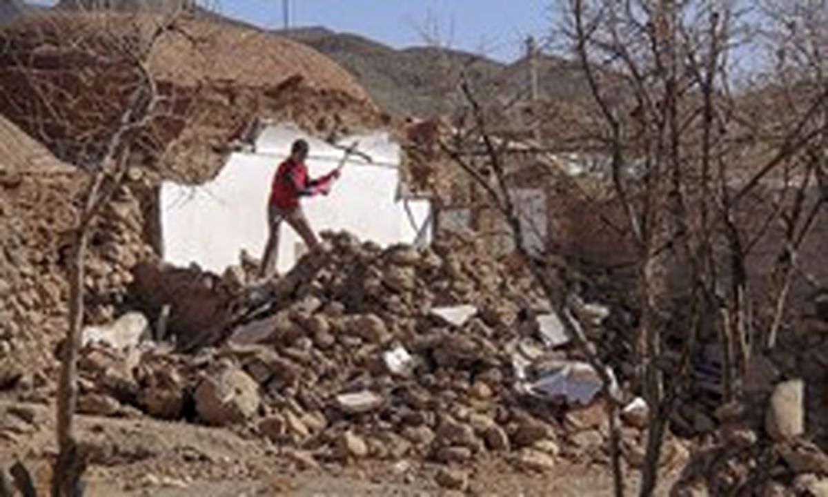خسارت زلزله در کوهبنان سنگین است/ مردم بعد از گذشت 15 ساعت هنوز در خیابان هستند