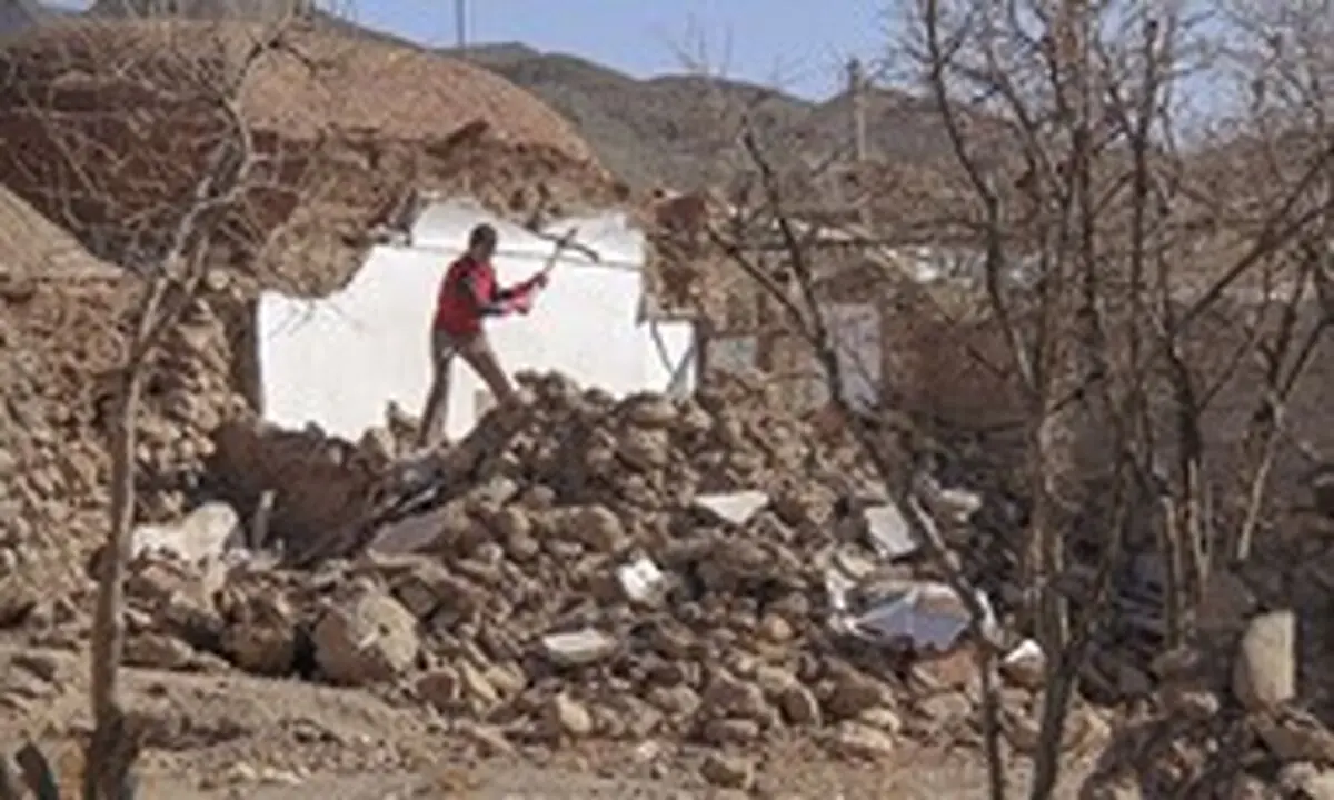 خسارت زلزله در کوهبنان سنگین است/ مردم بعد از گذشت 15 ساعت هنوز در خیابان هستند