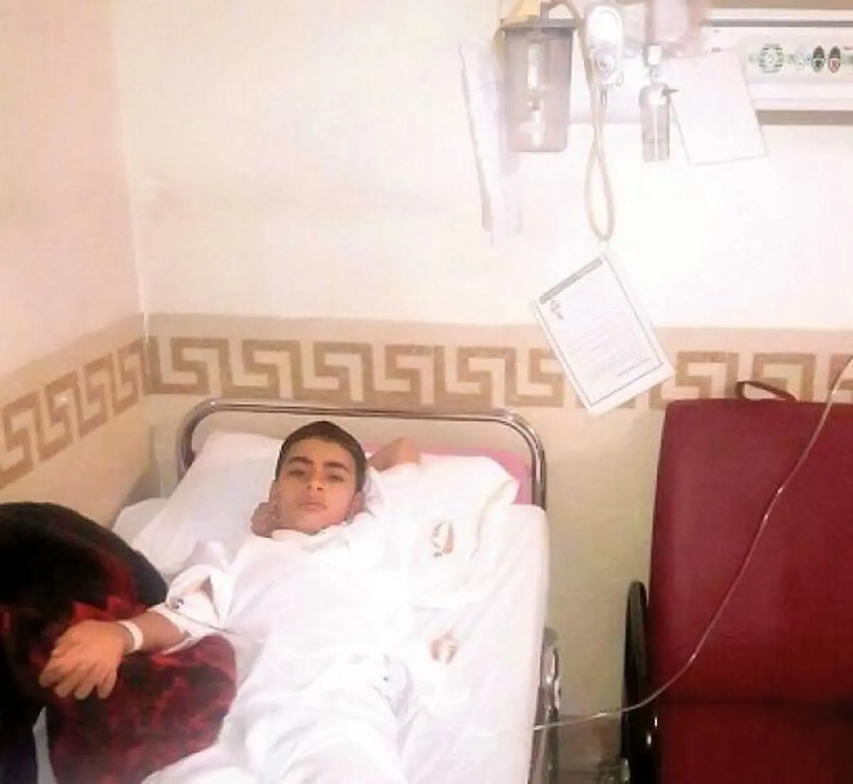 دانش‌آموز اسلامشهری در اثر تنبیه بدنی دچار تشنج و روانه بیمارستان شد/ مدیر مدرسه: شانتاژ شده