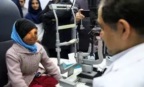 وزیر بهداشت، دختر قربانی اسیدپاشی را معاینه کرد