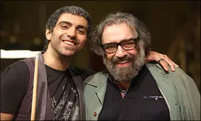 خاطره پولاد کیمیایی از ازدواج مجدد پدرش:مادرم را می‌دیدم که گریه وبا تلفن صحبت می‌کند+تصویر