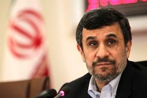 جدال جوانان بوشهري با احمدي نژاد/چرا به بيانات رهبري عمل نمي كنيد؟