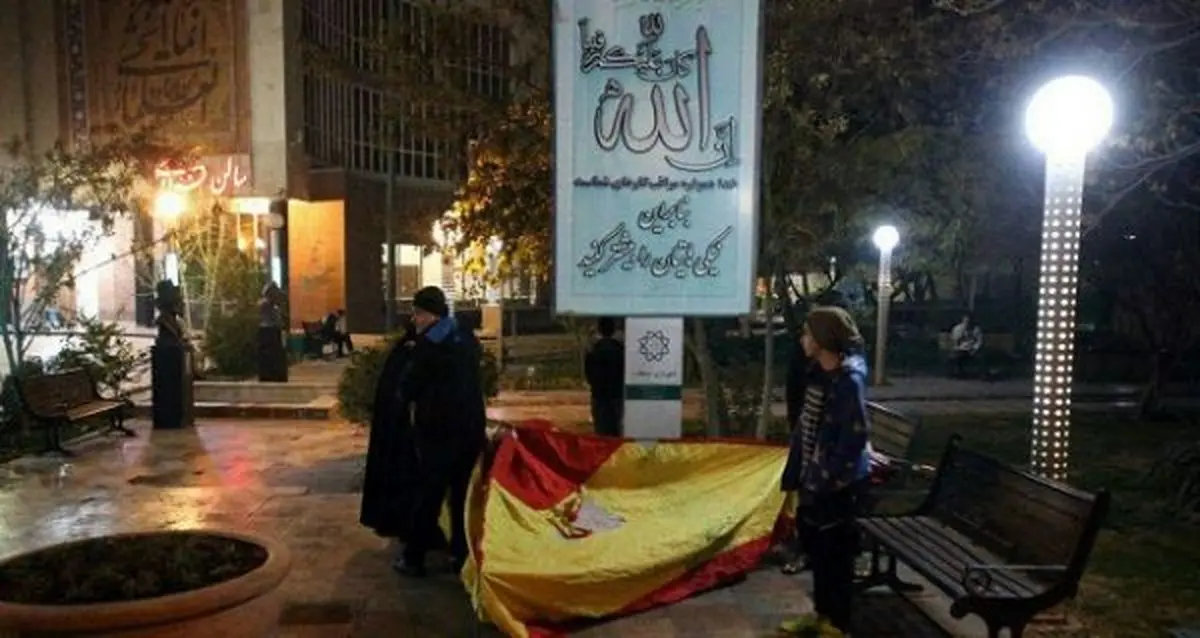 فیلم / لحظه وقوع زلزله ٥/٢ ريشتري ٢٩ آذر و صداي وحشتناك زلزله