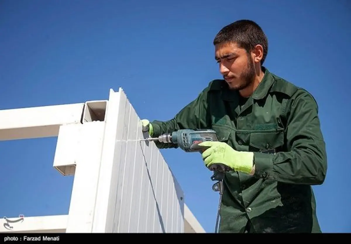 گروه جهادی عمار پیشتاز نصب کانکس برای زلزله‌زدگان کرمانشاه