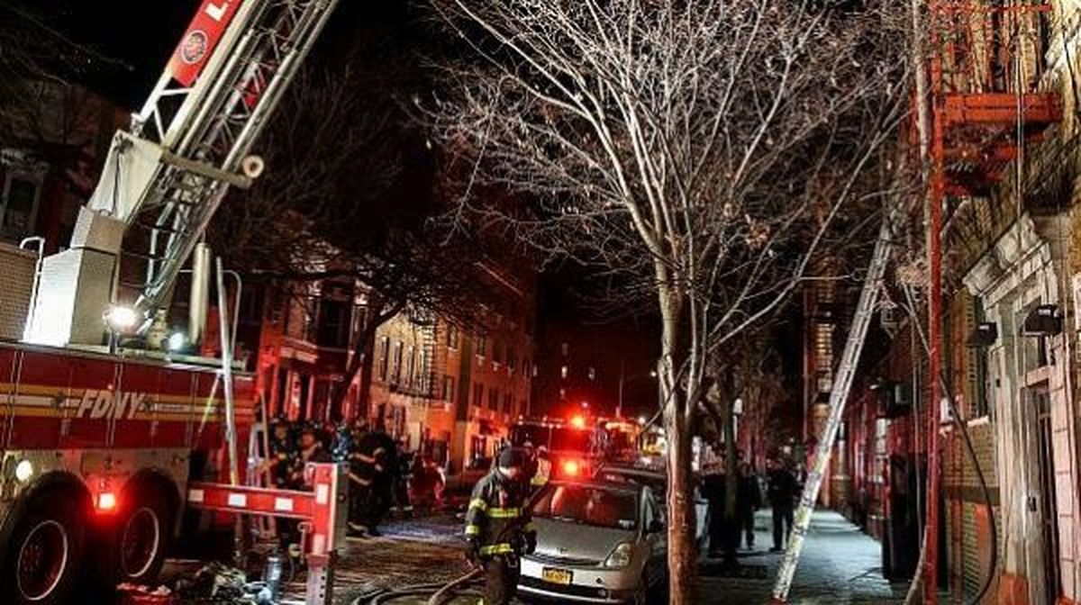 کشته شدن ۱۲ نفر در آتش سوزی نیویورک