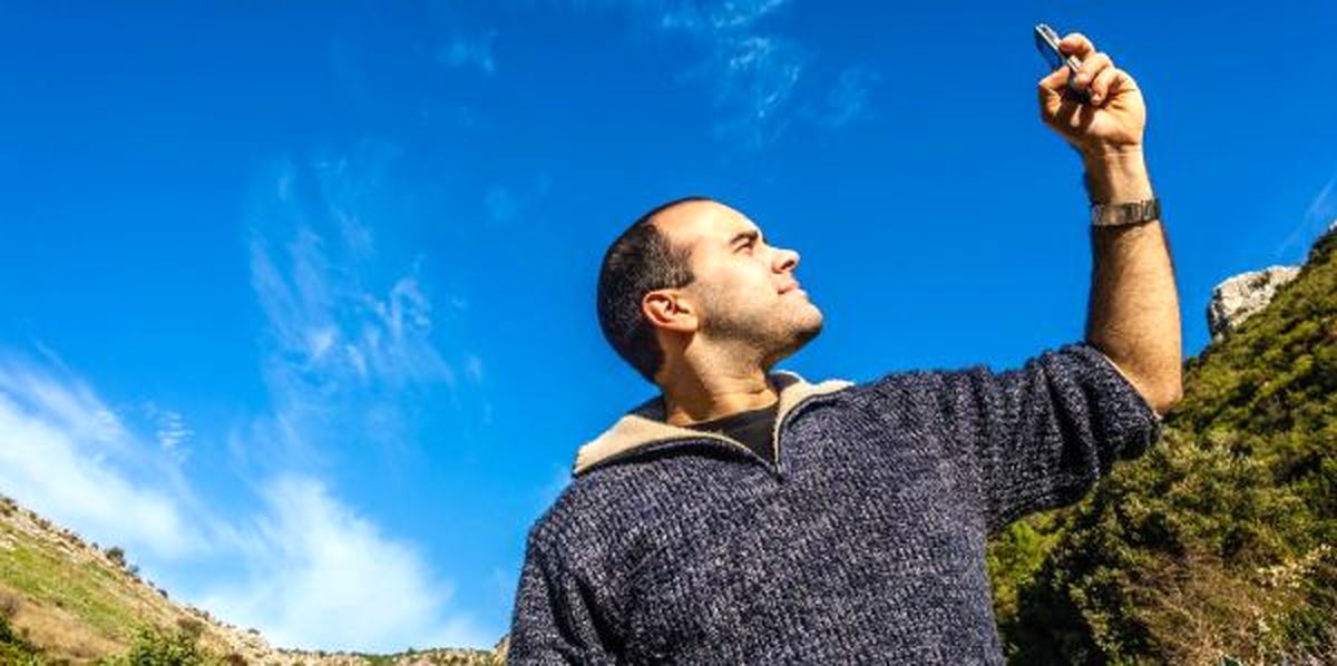 برای آنتن دهی بهتر تلفن همراه باید آن را به سمت بالا گرفت؟