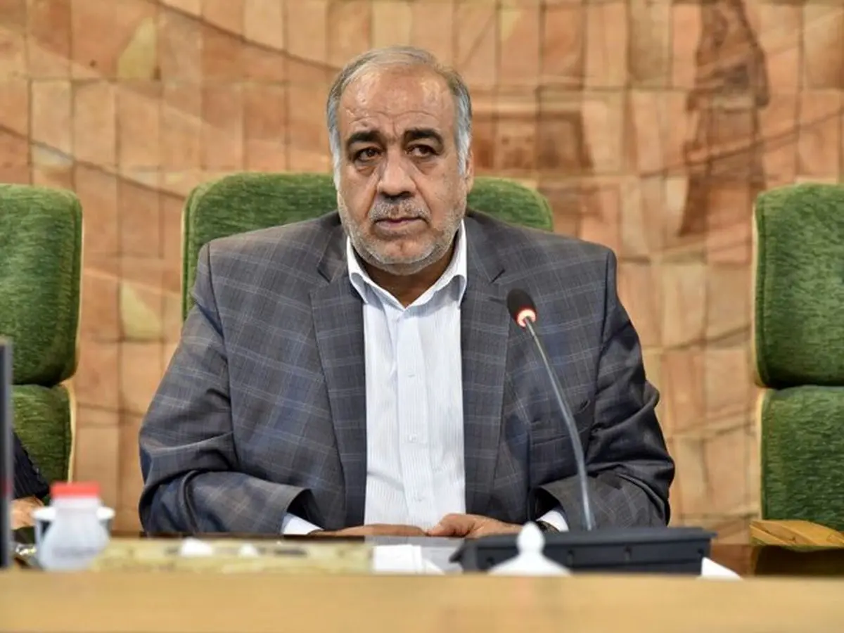 سیاست‌های اقتصاد مقاومتی نباید روی کاغذ بماند