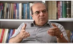 تحلیل عباس عبدی از تجمع اعتراضی مردم/همین که الان مردم تجمع می کنند به معنای این است که این ماجرا پشت پرده دارد